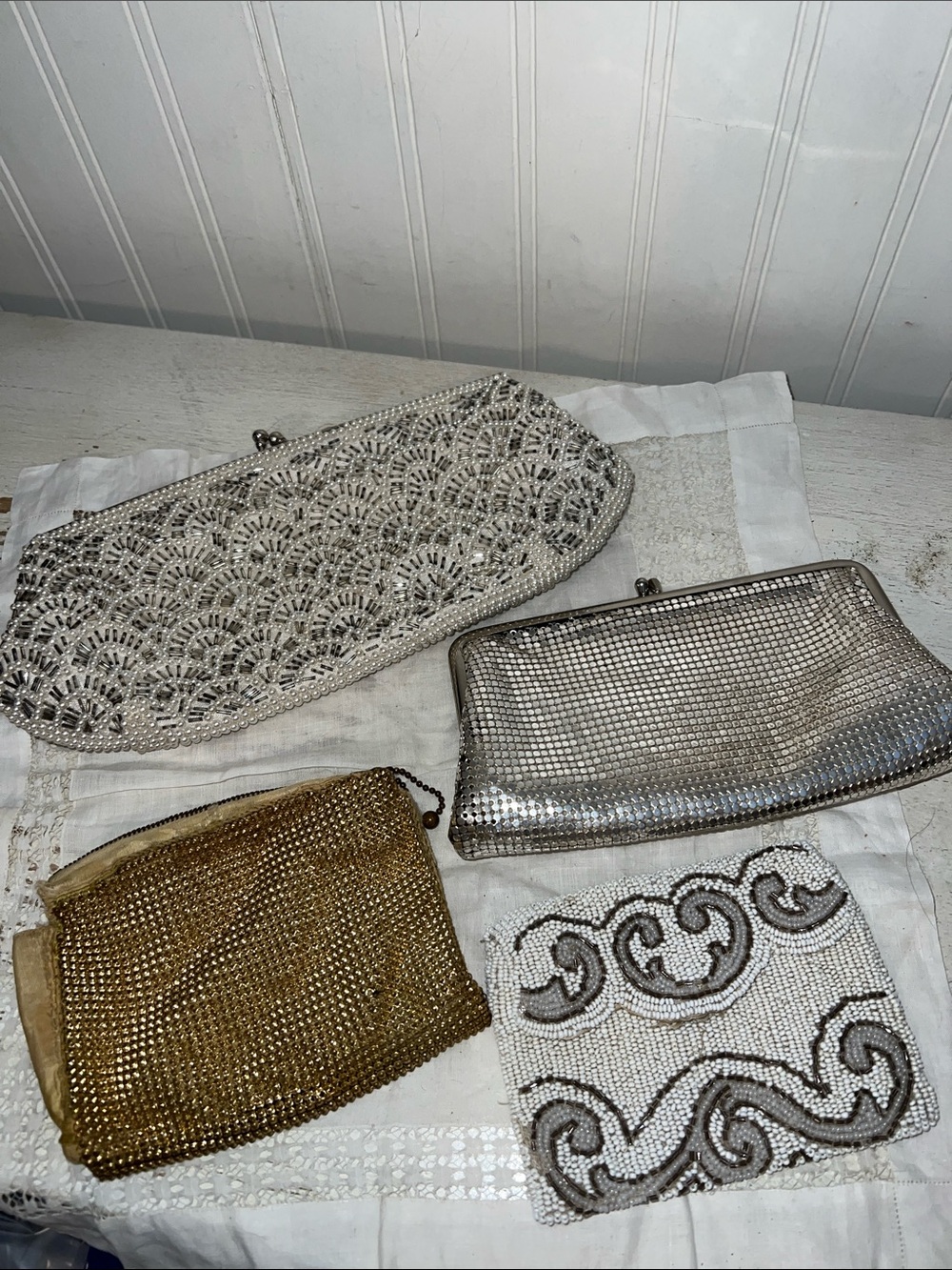 Lot Whiting & Davis mesh and unmarked beaded clutch purses